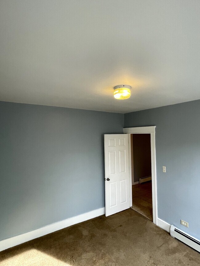 Building Photo - "Charming 3-Bedroom Apartment in Worcester...