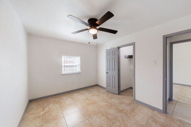 Building Photo - HALF OFF ON FIRST MONTHS RENT MOVE-IN SPECIAL