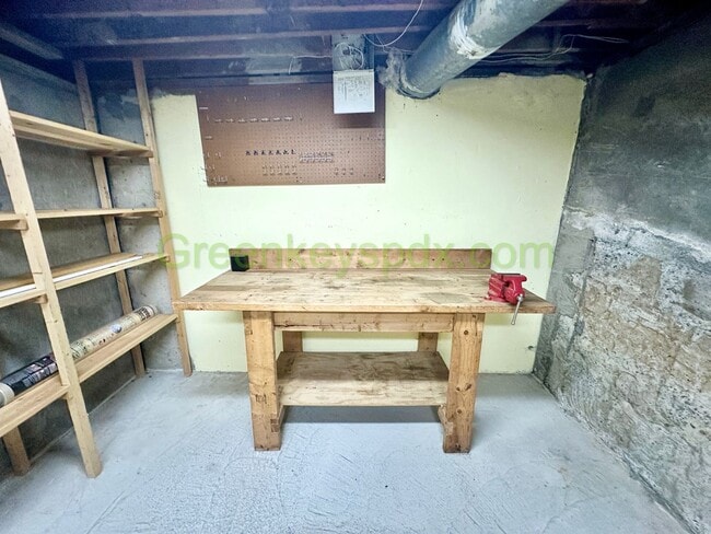 Building Photo - Cute 2-Bedroom Cottage by OHSU on the Hill...