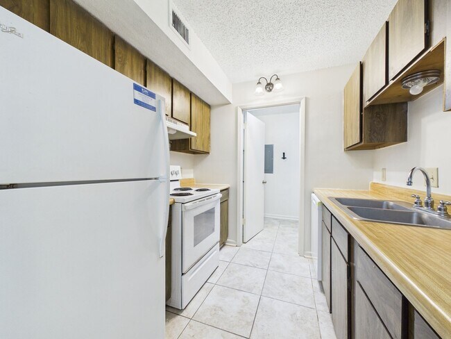 Building Photo - 809 Fox Run Ave