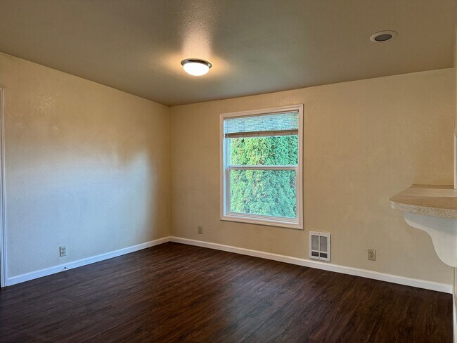 Building Photo - 16747 3rd Ave NE