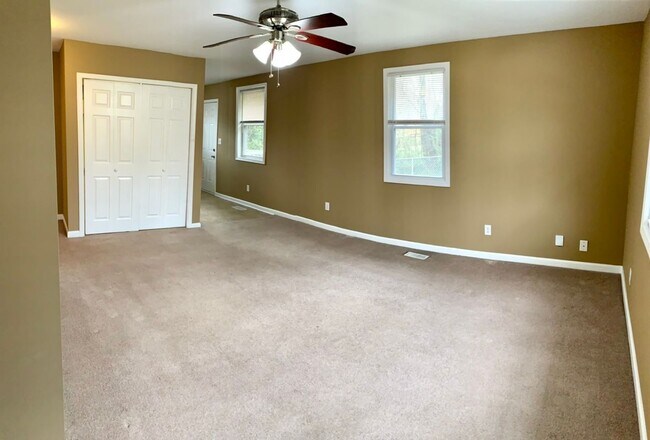 Building Photo - Cute 2 Bedroom Duplex in 37206 for $1400! ...