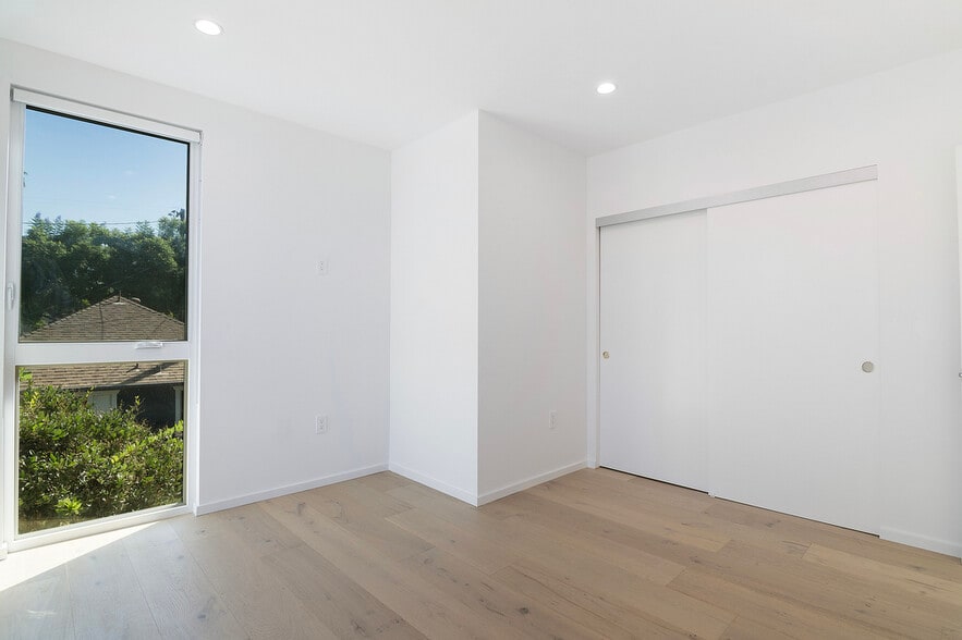 Building Photo - 4610 Franklin Ave