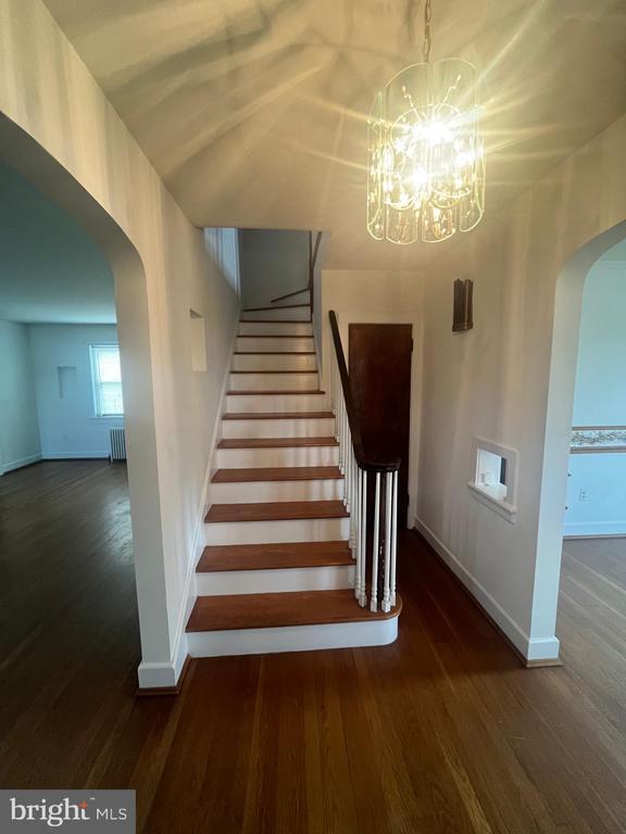 Building Photo - 10924 Buchanan Trail E