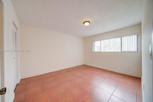 Building Photo - 9715 Hammocks Blvd