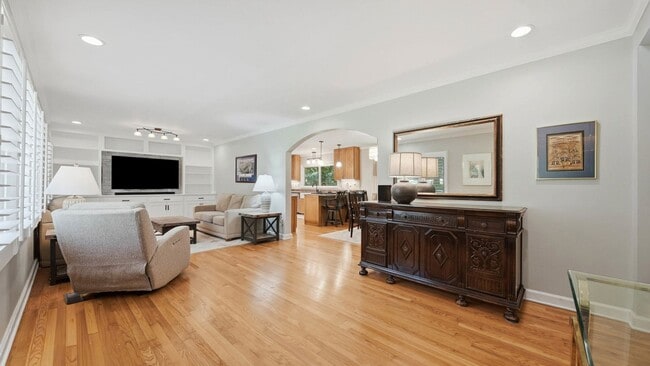 Building Photo - Charming Signal Mountain Home