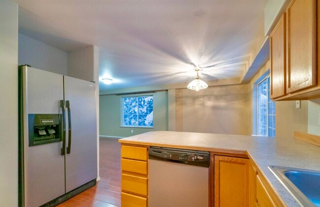 Building Photo - Beautiful Home with heated 2 car garage! C...