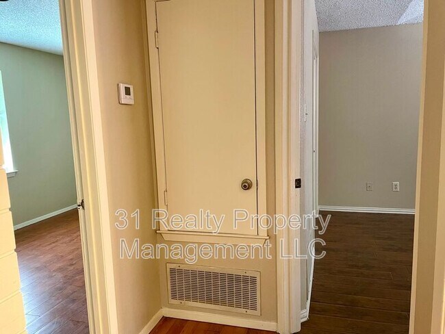 Building Photo - 8710 California Dr