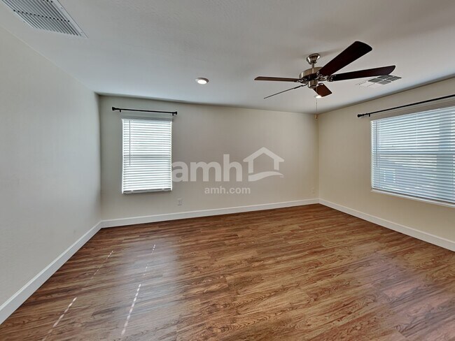 Building Photo - 5957 W Larkspur Dr