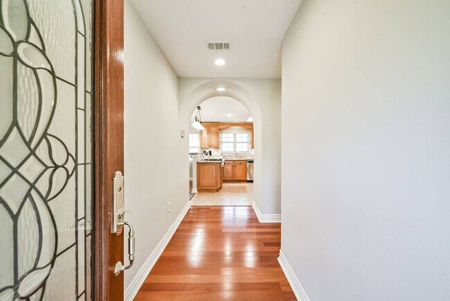 Building Photo - 9712 Long Branch Ln