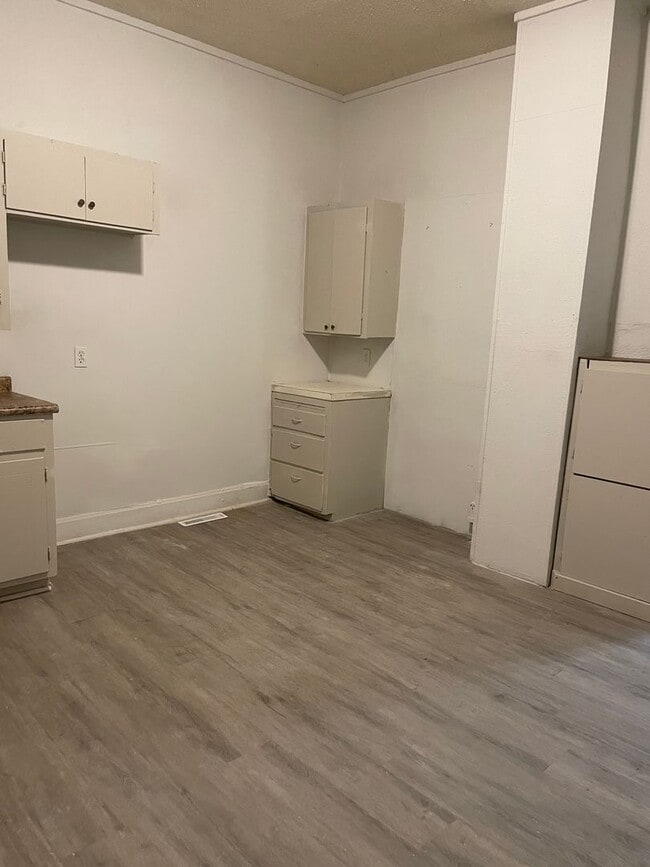 Building Photo - 3 bedroom 2 Bath $875