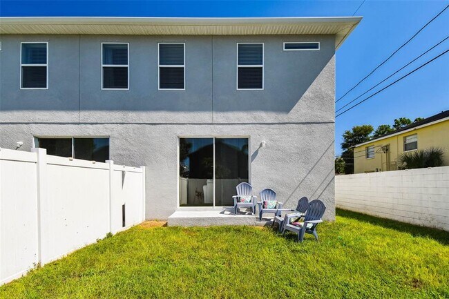 Building Photo - 3902 W Everett Ave