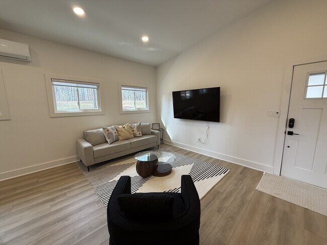 Building Photo - 8625 Cedarbrook Dr