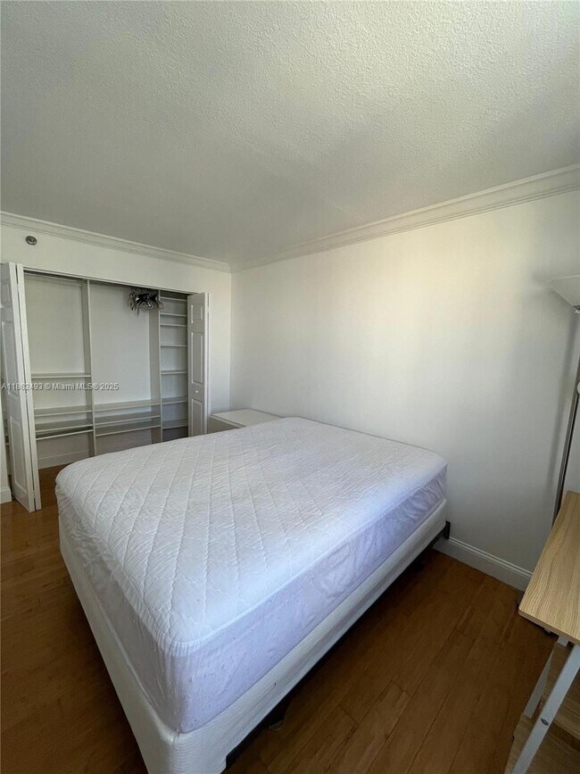 Building Photo - 770 Claughton Island Dr