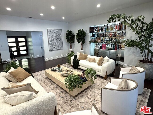 Building Photo - 1727 San Ysidro Dr