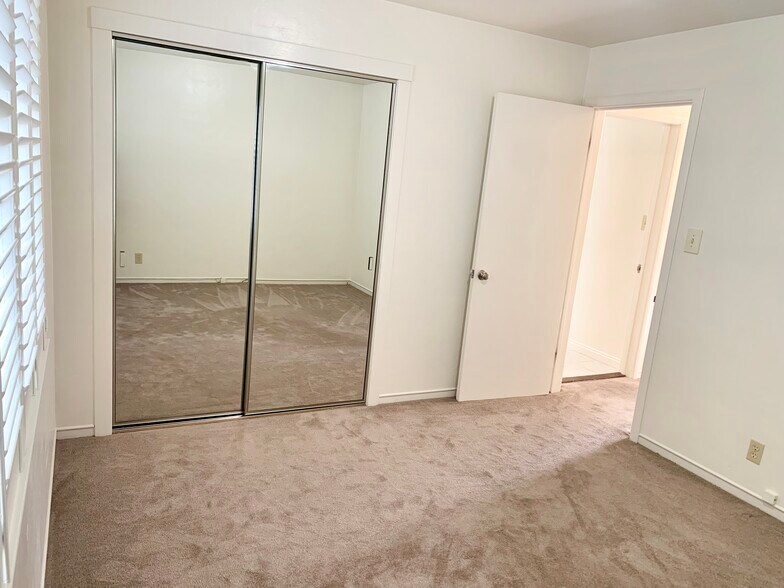 Bedroom - 216 Paramount Dr