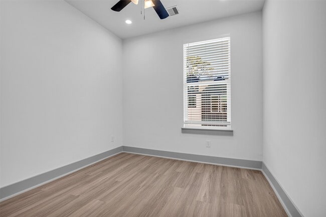 Building Photo - 5303 Kindred Gdn Ln