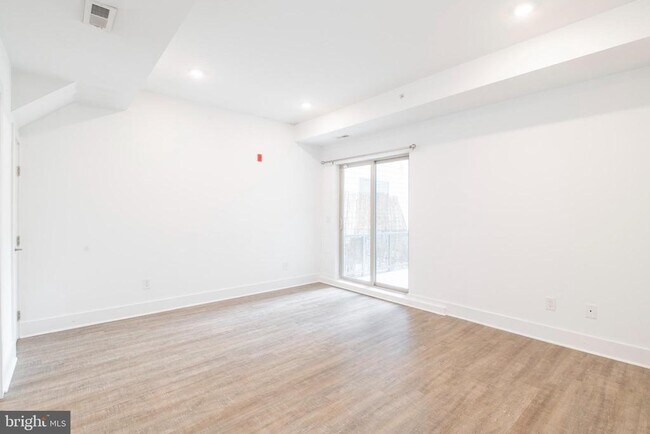 Building Photo - 1206 N 7th St