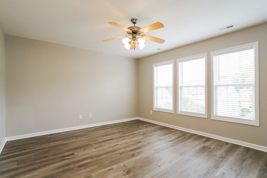 Building Photo - 8115 Willowglen Dr