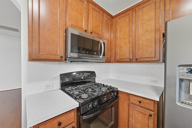 Building Photo - 2138 Waterford Park St