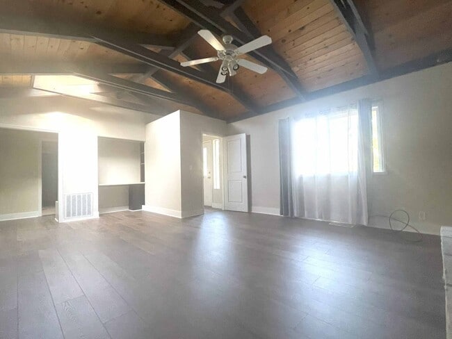 Building Photo - Single story golf course 3/2 home in Lake ...