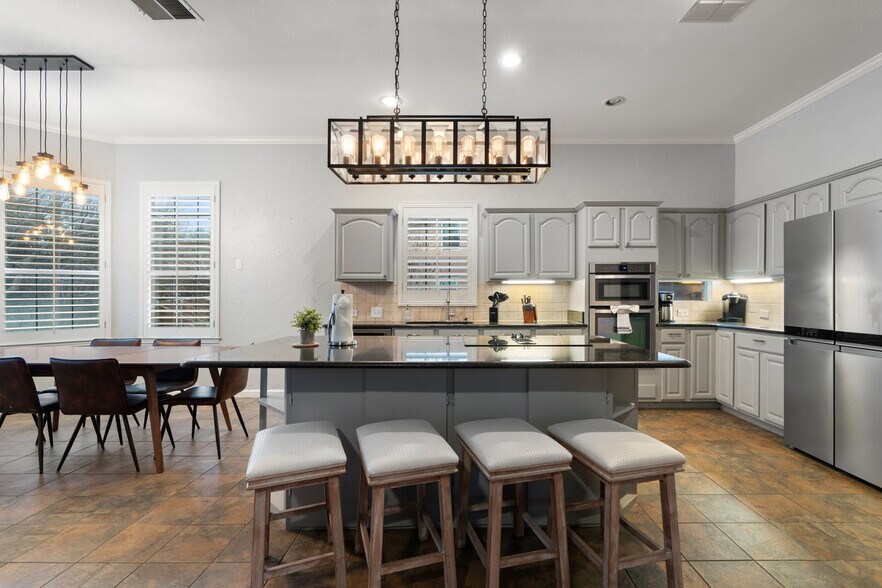 Building Photo - 3209 Normandy Dr