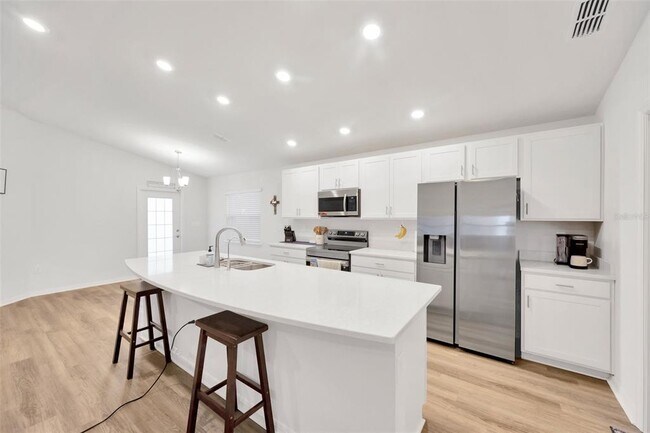 Building Photo - 1072 Aruba Ave