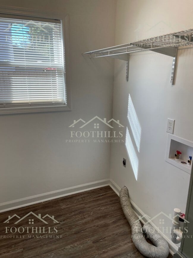 Building Photo - 2-Bedroom Home with Fenced Backyard and Ap...