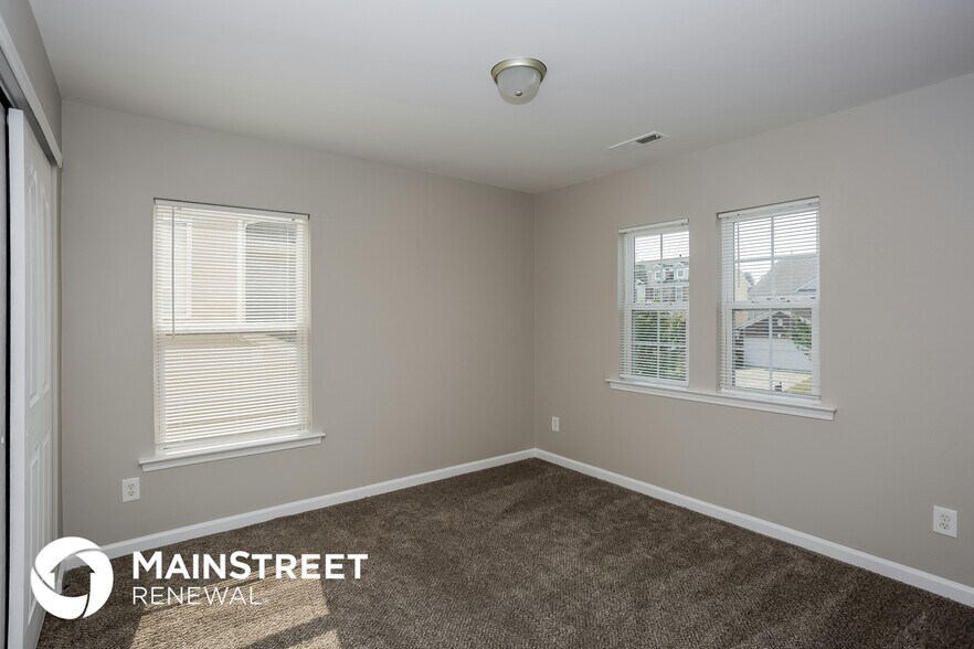 Building Photo - 4046 Houldsworth Dr