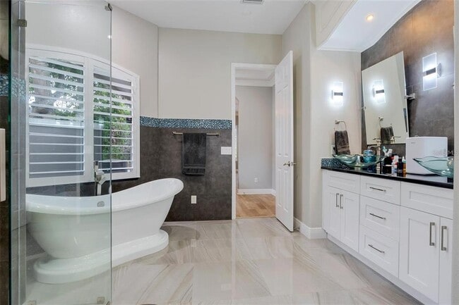 Building Photo - 8629 Great Cove Dr