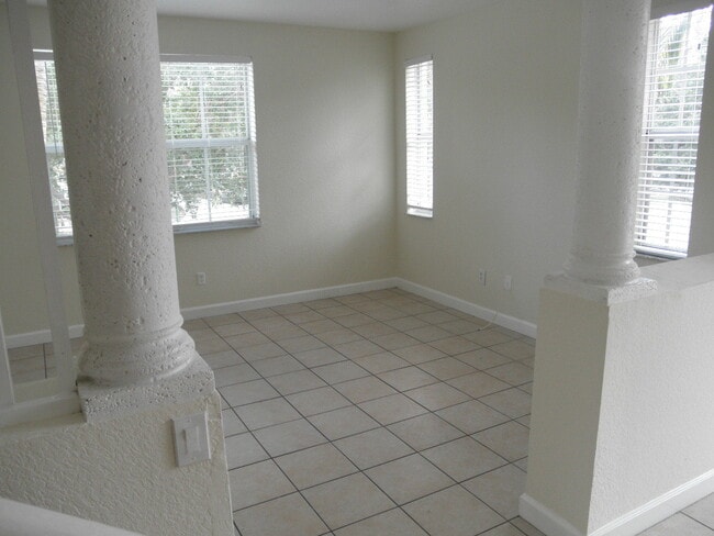 Building Photo - Shoma Townhomes