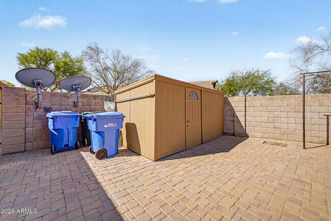 Building Photo - 558 W Bluefield Ave
