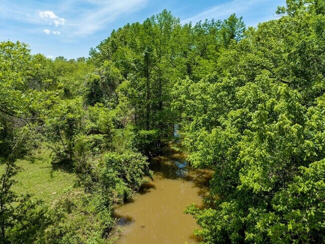 Building Photo - 800 Spur 191