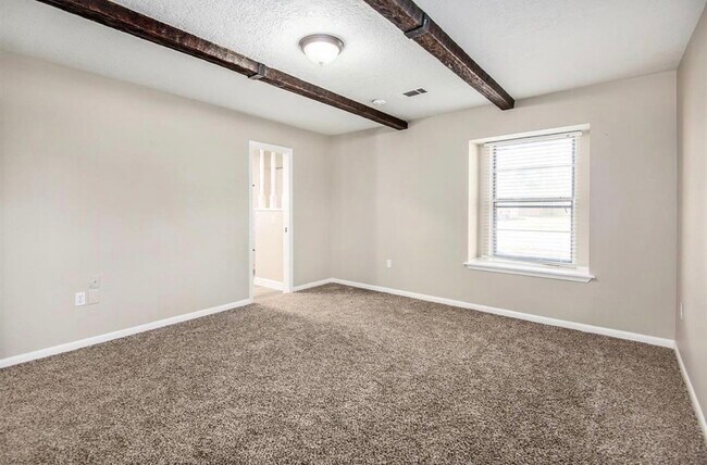 Building Photo - 12510 Old River Dr