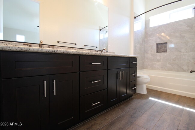 Building Photo - 1024 E Curry Rd