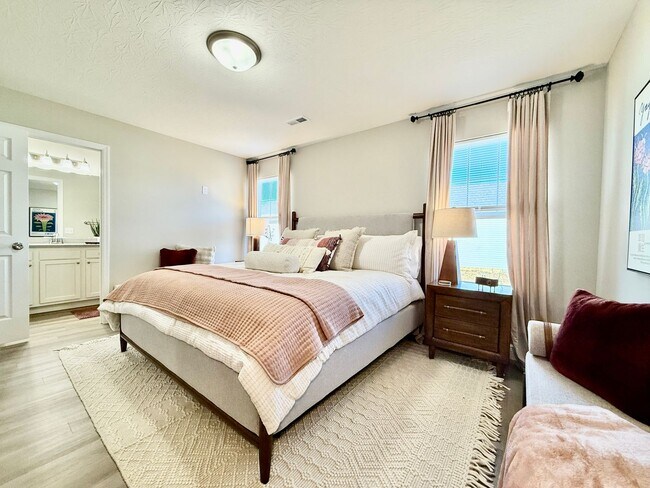 Building Photo - Cozy Equestrian Themed Getaway in Wilmington