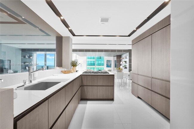 Building Photo - 3535 S Ocean Dr