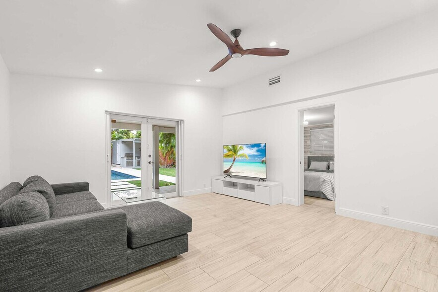 Building Photo - 443 NE 71st St