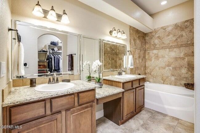 Building Photo - 7425 Gulf Creek Dr