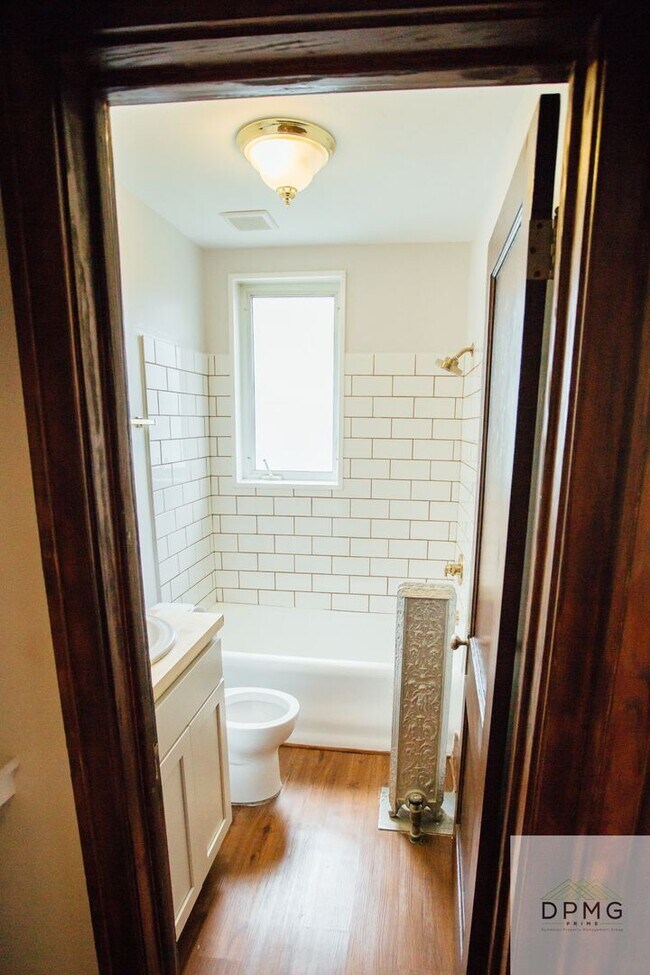 Building Photo - 117 S Hosmer St