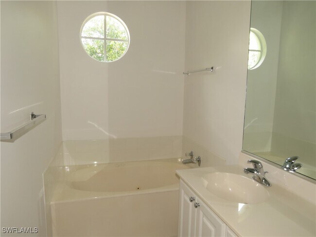 Building Photo - 6198 Towncenter Cir