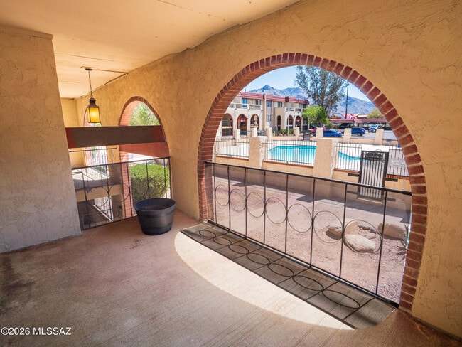 Building Photo - 6331 N Barcelona Ct