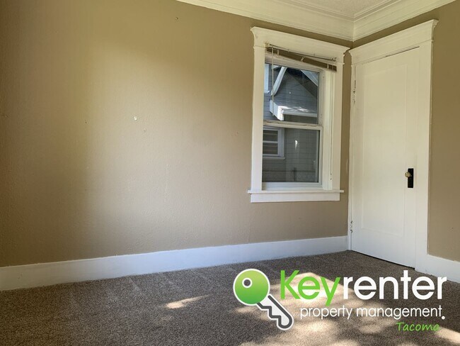 Building Photo - Charming Tacoma Craftsman House!