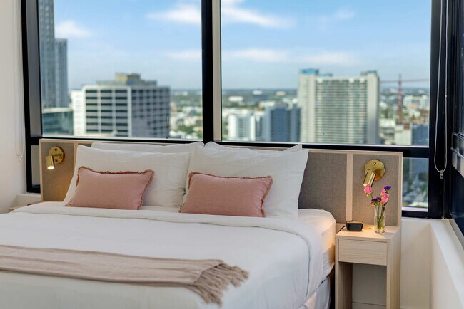 Building Photo - 225 N Miami Ave