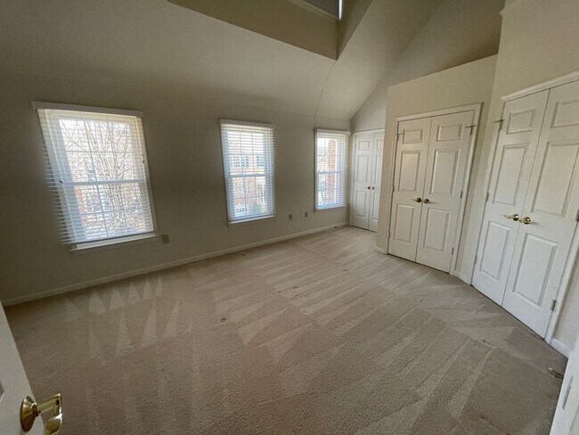 Building Photo - Luxurious And Spacious 3 Bed 2 Bath Brick Townhouse In Tysons Station