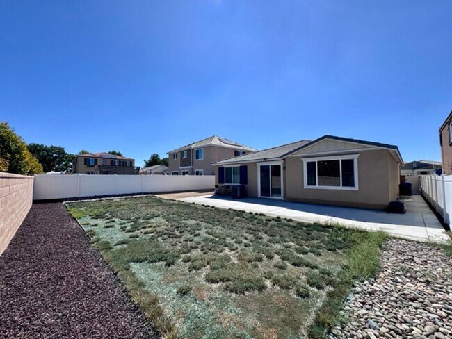 Building Photo - Stylish Single-Story Home with Solar in Me...