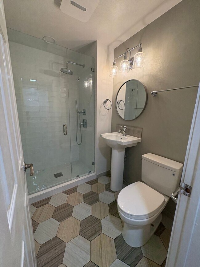 Building Photo - Prestigious Home In Outstanding Location! ...