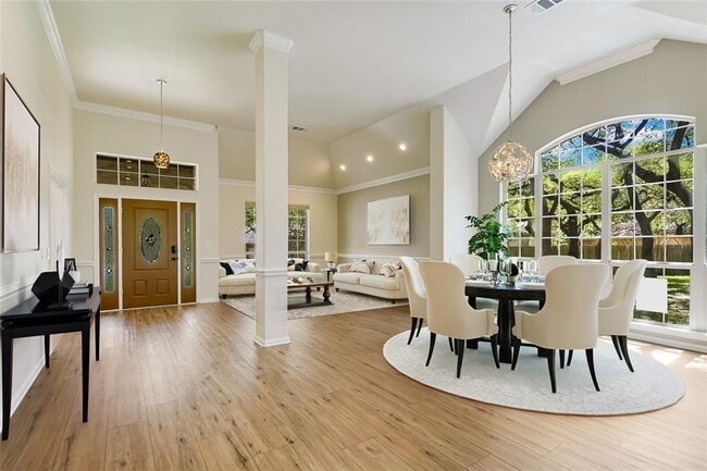 Building Photo - 10030 Estancia Ln