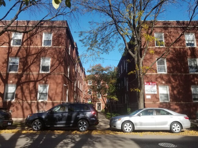 Building Photo - 2132 W Berteau Ave