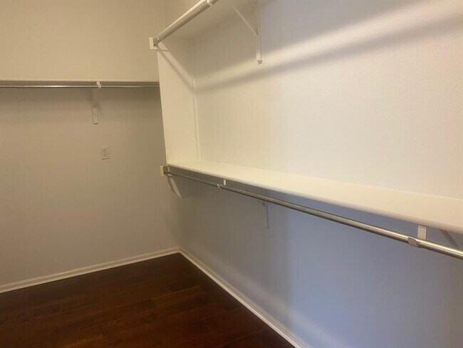 Building Photo - 721 Independence Creek Ln